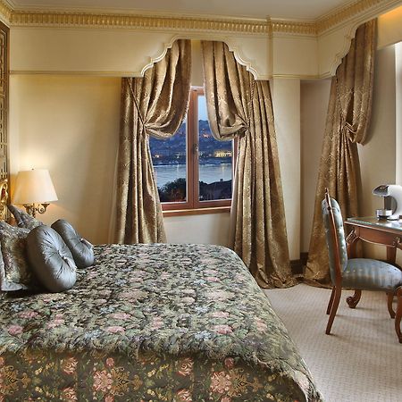 Daru Sultan Hotels Galata Estambul Exterior foto A bedroom at the Four Seasons Hotel Istanbul