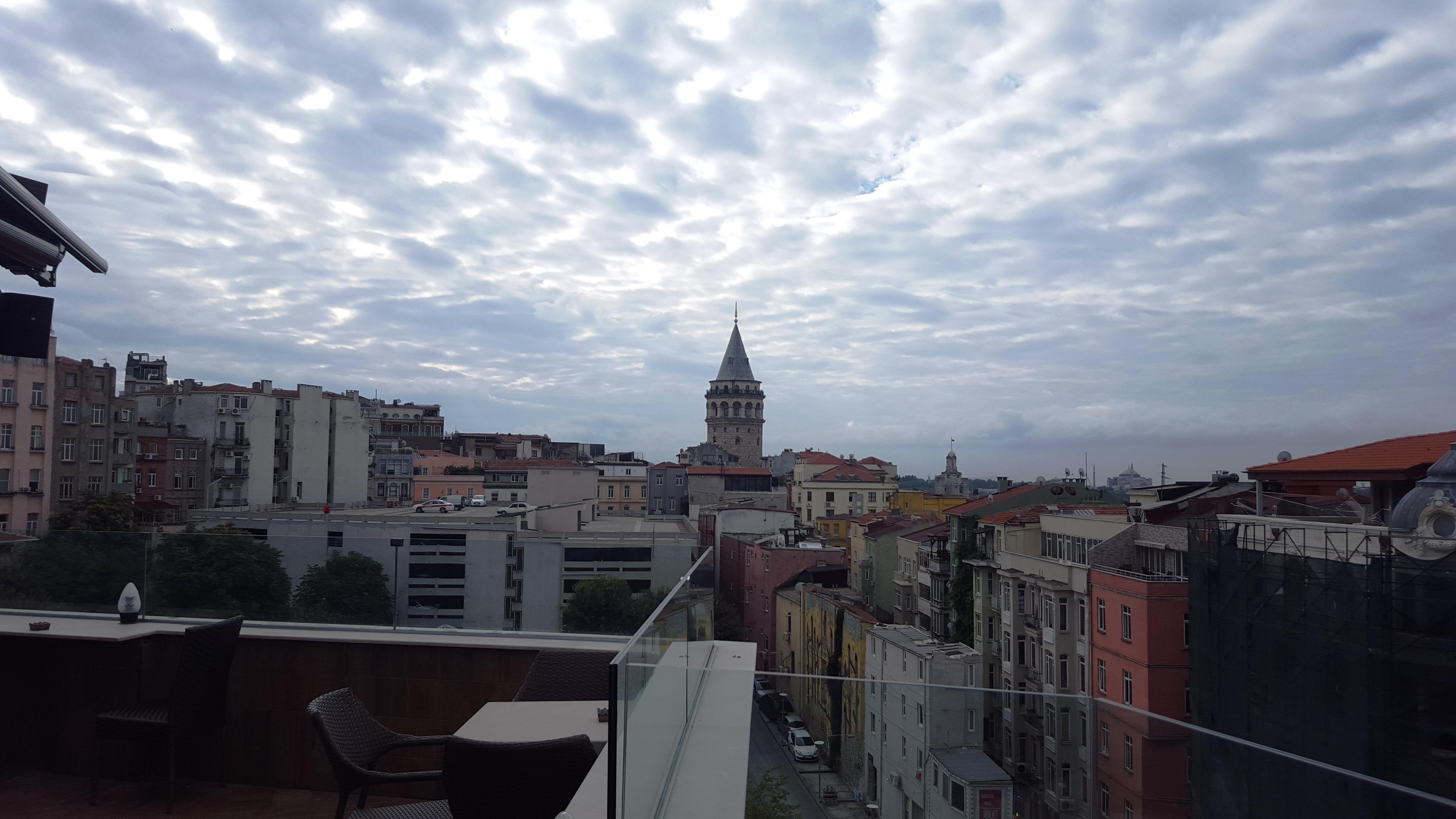 Daru Sultan Hotels Galata Estambul Exterior foto View of the Galata Tower from the Galata Tower Hotel
