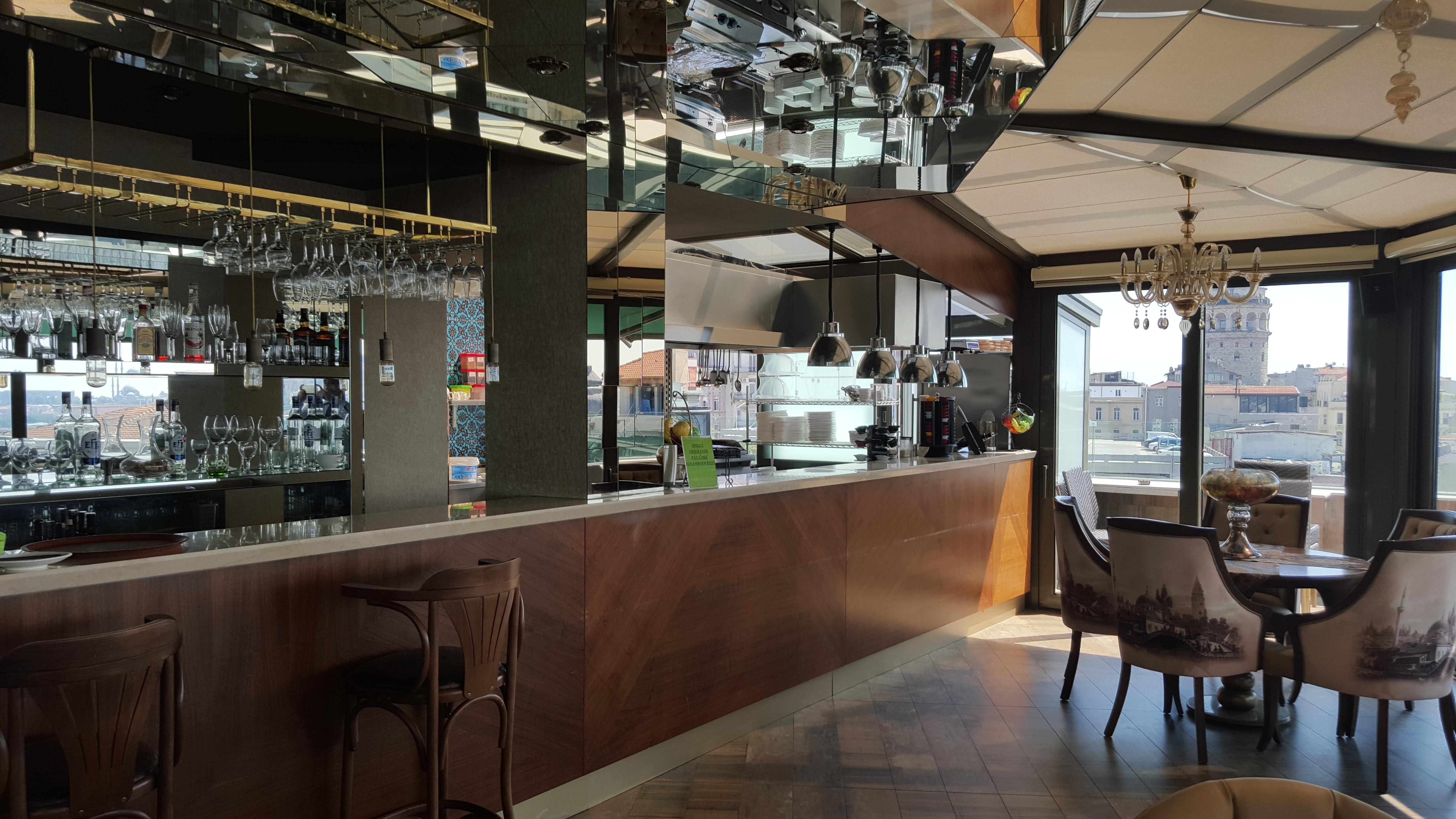 Daru Sultan Hotels Galata Estambul Exterior foto The bar at the restaurant