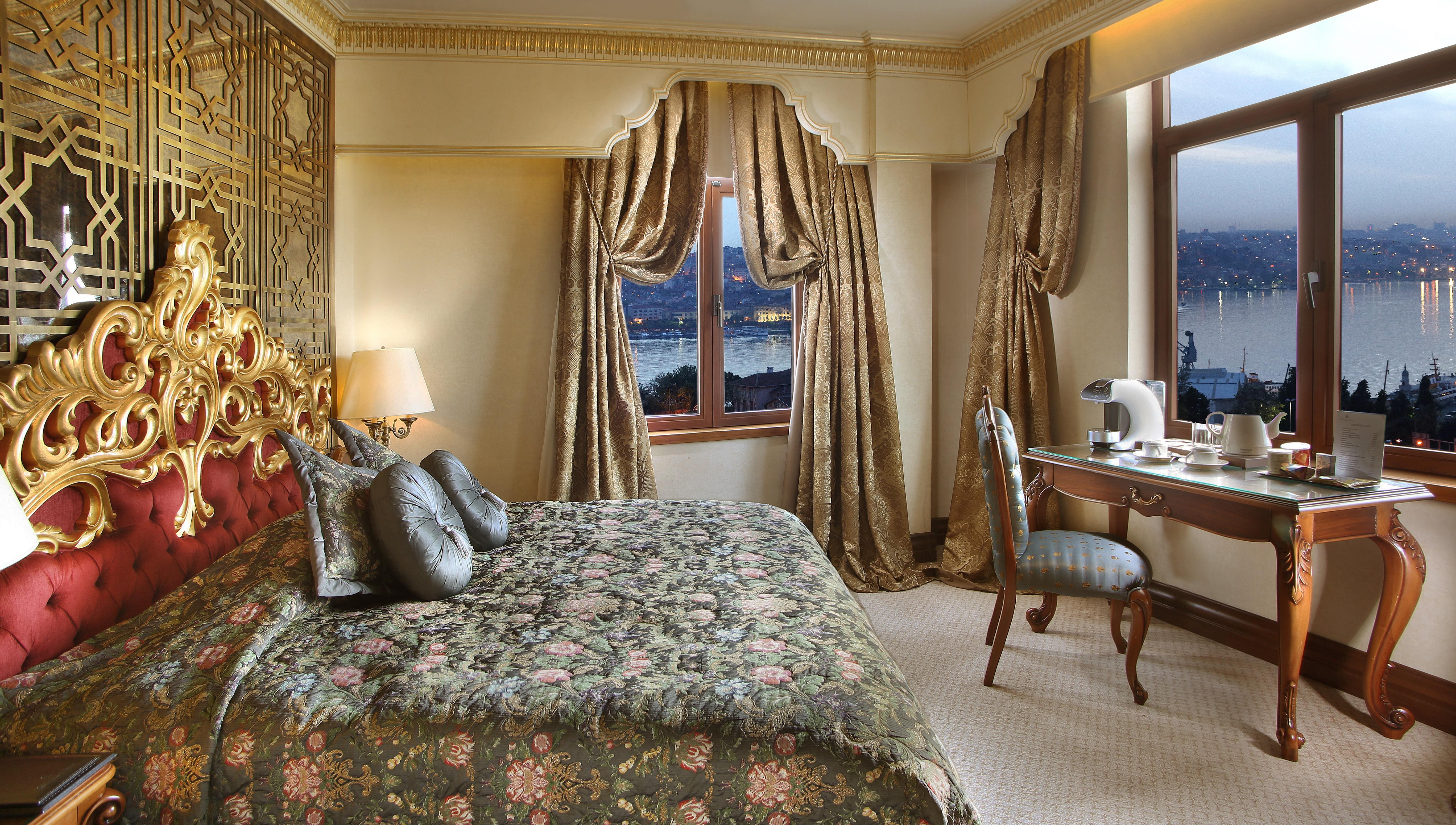 Daru Sultan Hotels Galata Estambul Exterior foto A bedroom at the Four Seasons Hotel Istanbul