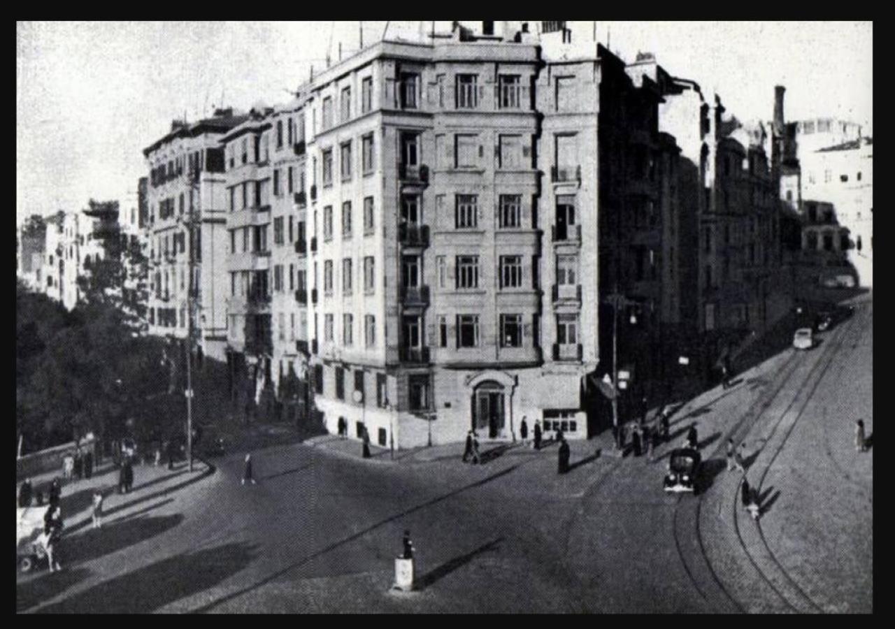 Daru Sultan Hotels Galata Estambul Exterior foto The hotel in 1920