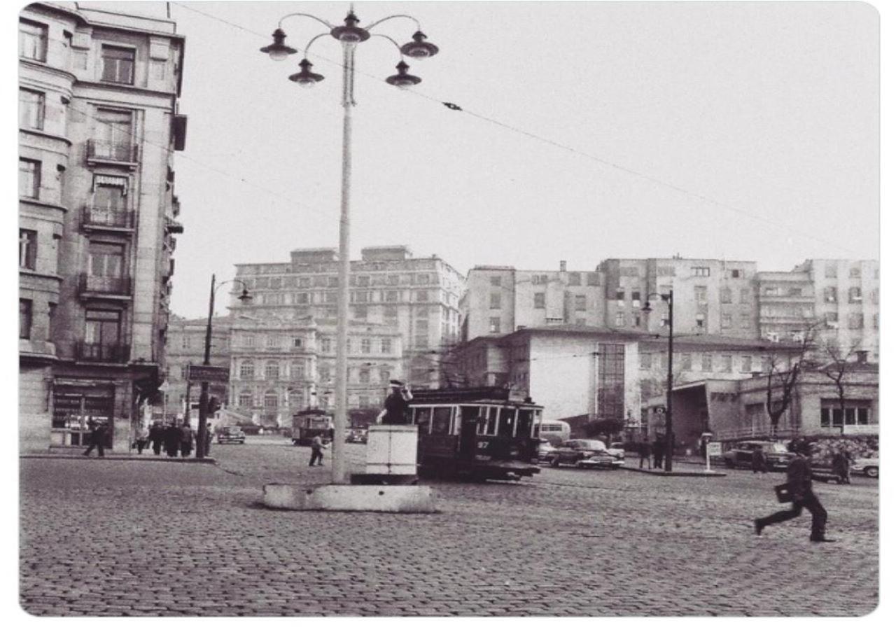 Daru Sultan Hotels Galata Estambul Exterior foto The square in 1980